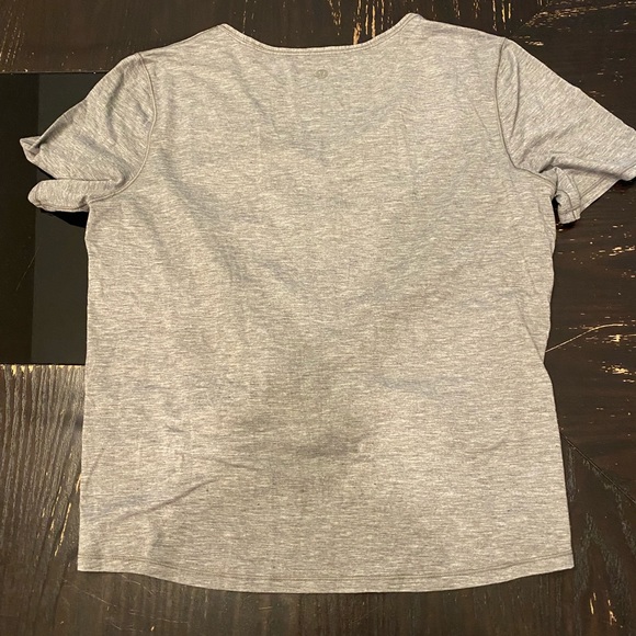 Lulu lemon cropped twist front top, size 6 - Picture 2 of 3